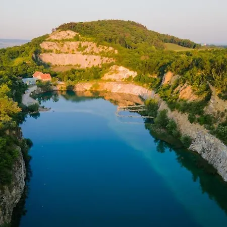 Nejklidnejsi Spanek S Vyhlidkou Vyhradne Pro Nekuraky - Vistaria - Na Hradbach 5 Mikulov
