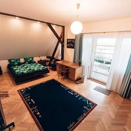 Nejklidnejsi Spanek S Vyhlidkou Vyhradne Pro Nekuraky - Vistaria - Na Hradbach 5 Homestay