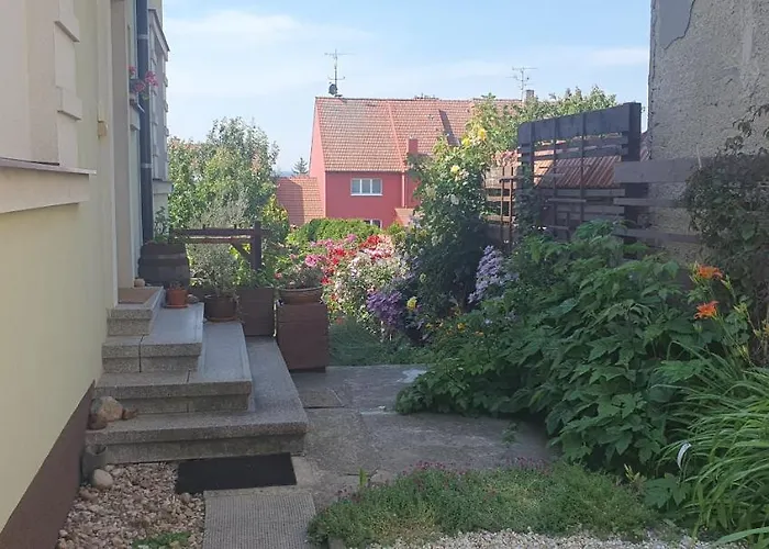 ホームステイ Nejklidnejsi Spanek S Vyhlidkou Vyhradne Pro Nekuraky - Vistaria - Na Hradbach 5 *